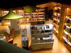 -新华里咖啡书吧(新华书店小寨店)