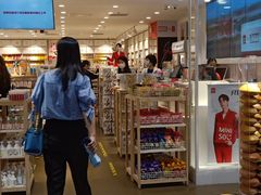 -名创优品(北京新中关购物中心地铁层店)