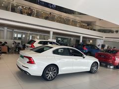 -杭州中沃沃尔沃4S店(滨江区店)