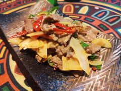 酸木瓜炒牛肉-紫滇源云南生态菜(丹凤街店)