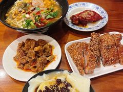 -爆炸头阿姨小四川正宗川味小吃(无任何分店)