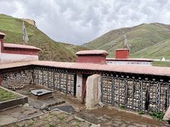 -比如骷髅墙景区