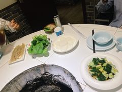 -茸梅路右拐龙虾-农家菜(松江店)