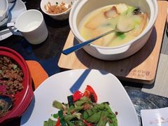-江上荟·创意中国菜(绿地缤纷城店)