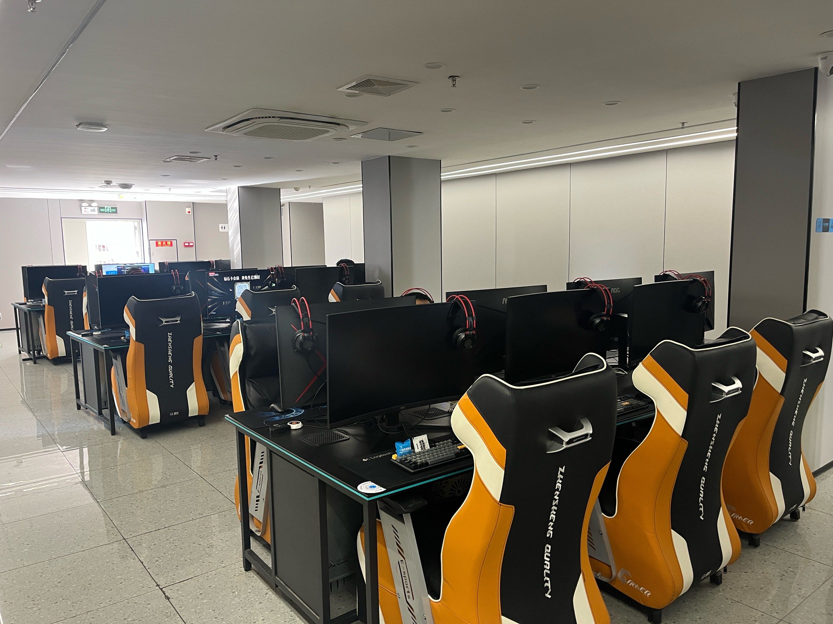 最近去了一次网鱼网咖,真的被它高端配置和