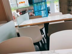 靠窗位-荣华基·现炒快餐(肇嘉浜路店)