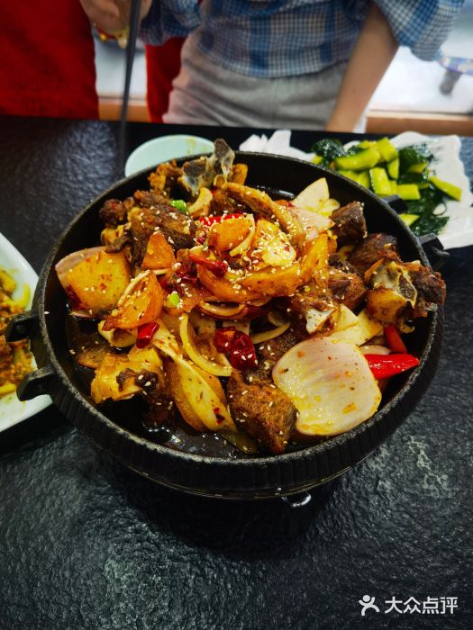 撒拉人家.酸菜牦牛肉火锅图片