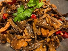 干锅茶树菇-阿明小菜·海鲜·上海菜(梅陇店)