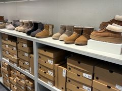 -UGG(燕莎奥特莱斯购物中心店)