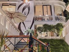 -Mark&Mars Restaurant