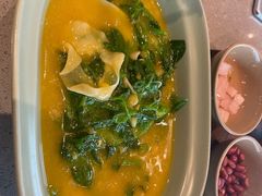 豌豆黄浸豌豆尖-半山腰·云南菜(侨福芳草地店)
