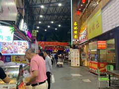 -泰龙城小吃街