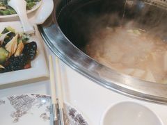 -哈尔滨烧烤·山河村铁锅炖(交大店)