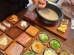 -银米·云南传统过桥米线(双廊黑金冠店)