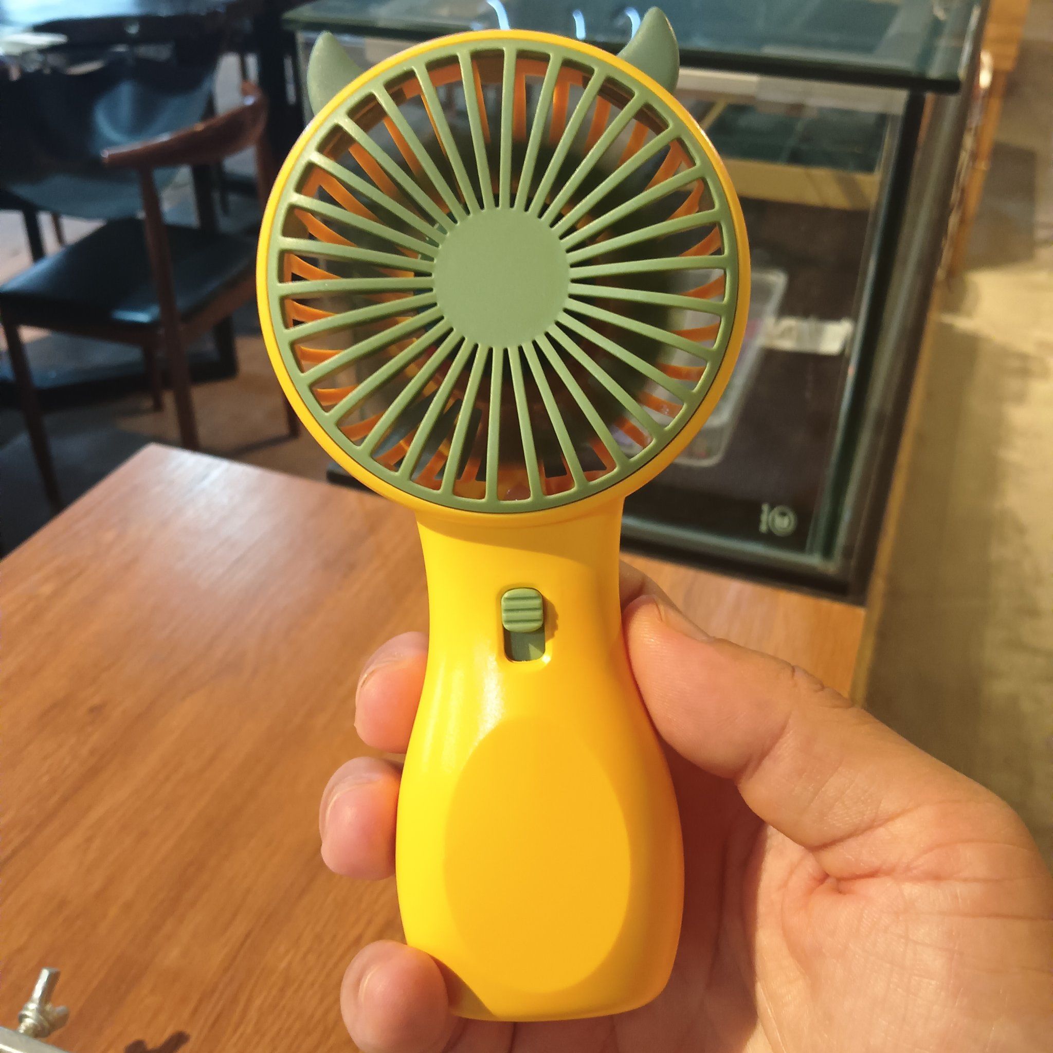 免费领小风扇,风很大