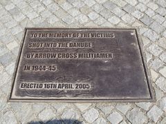 -多瑙河畔鞋履雕塑