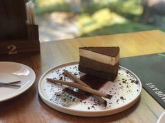-Chom Cafe and Restaurant