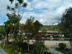 -腾冲洞山温泉村