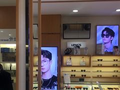 -光明眼镜·蔡司授权(徐泾店)