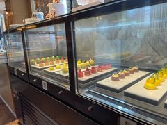 面包甜点陈列柜-都会尚膳·海鲜自助餐厅(重庆万豪酒店)