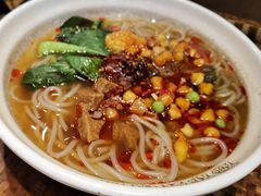 -爆炸头阿姨小四川正宗川味小吃(无任何分店)
