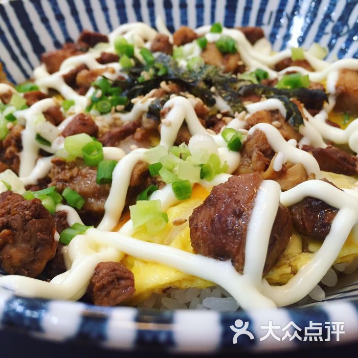 蛋黄酱鸡肉盖饭