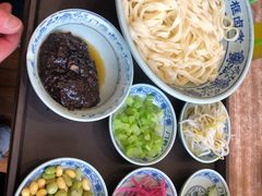 老北京炸酱面-门框胡同百年卤煮(新街口店)