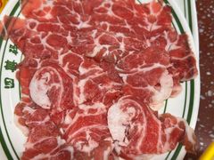 现切牛肉-四囍码头海鲜烧烤自助火锅(外滩南京东路悦荟广场店)