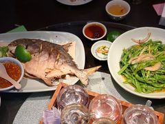 -大头虾越式风味餐厅(光明广场店)