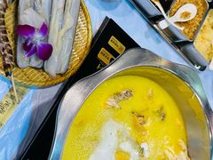 -鲜入围煮花胶鸡海鲜火锅