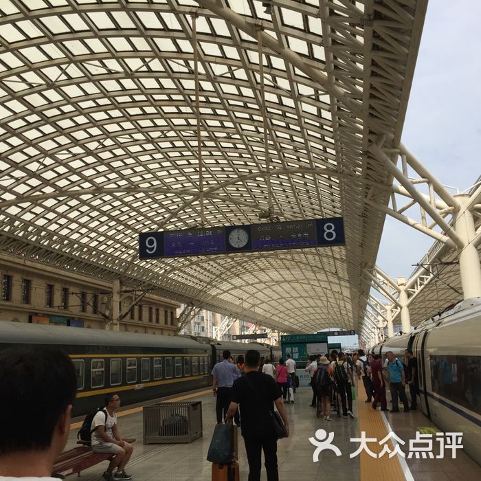 青岛火车站站口图片
