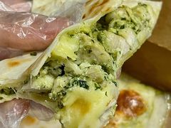 香草罗勒鸡肉奶酪饼-CIN CIN CANTINA&BAR