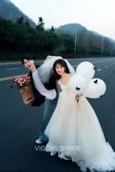 -雪中彩影婚纱摄影·微光艺术中心