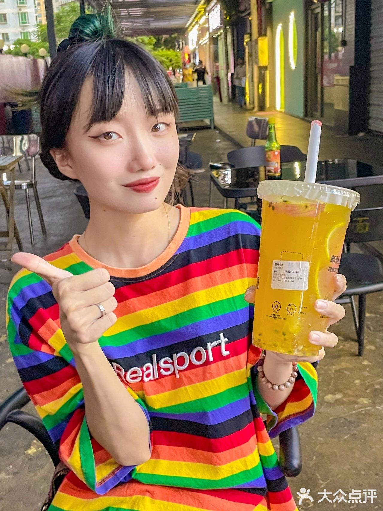哦谢！水桶闺蜜吃个面都要上桶装奶茶？！