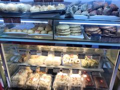 面包甜点陈列柜-白玉兰食品(甜云店)
