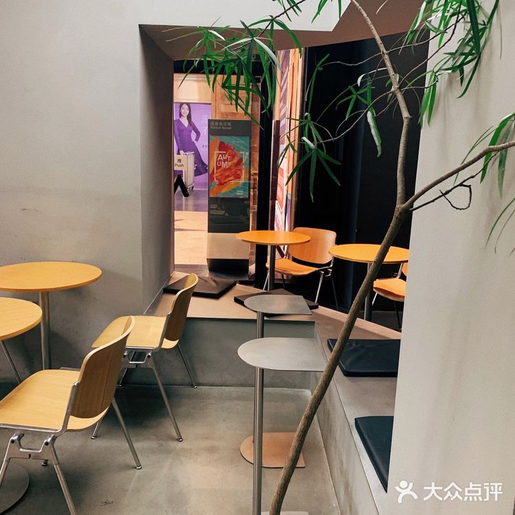 淮海路商业街的M Stand咖啡