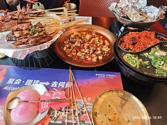 -何师烧烤·香辣蟹·川菜·30年老品牌(太古里旗舰店)