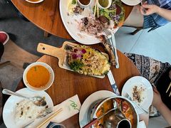 -Chom Cafe and Restaurant