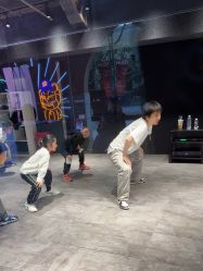 -CASTER跳舞俱乐部