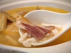 童子鸡汤里的火腿-杭州香格里拉·香宫中餐厅