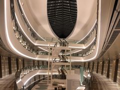 -上海滴水湖皇冠假日酒店