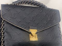 -聚云奢二手奢侈品黄金手表包包回收·中古店(三里屯总店)