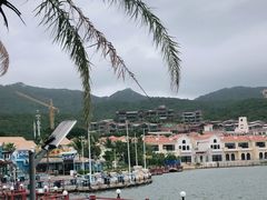 -亚龙湾亚泰商业街