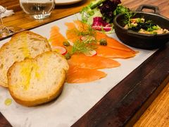 烟熏三文鱼配三文鱼沙拉-SMOKI & CO(五大道店)