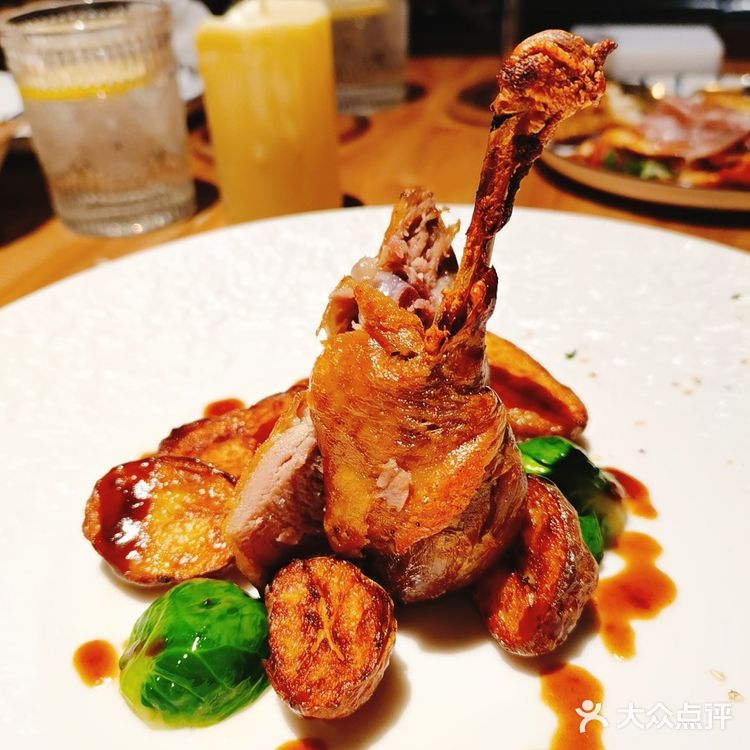 红酒🍷，美女，感受惬意的法式浪漫～