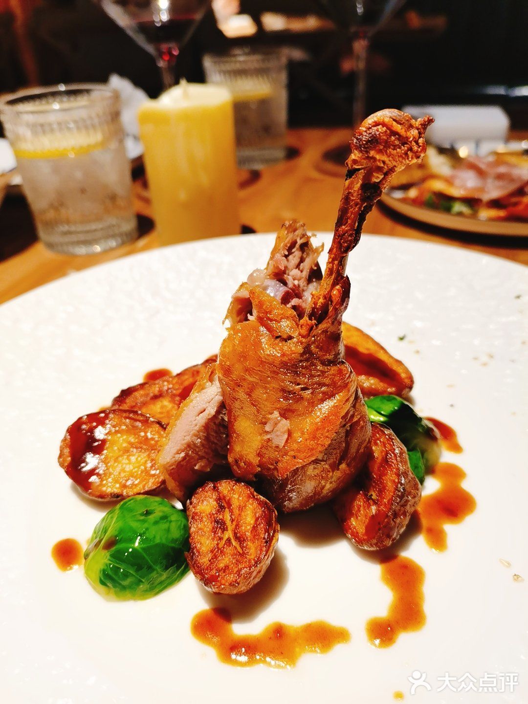 红酒🍷，美女，感受惬意的法式浪漫～