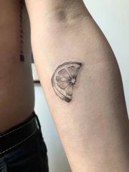 -强师傅打耳洞.脐钉.舌钉饰品