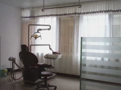 环境舒适，干净整洁，没有医院那种人杂吵-联合牙科