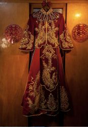 -觅白婚纱礼服馆