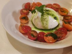 布拉塔芝士配有机番茄-La Vita 意大利传统料理(富民路店)